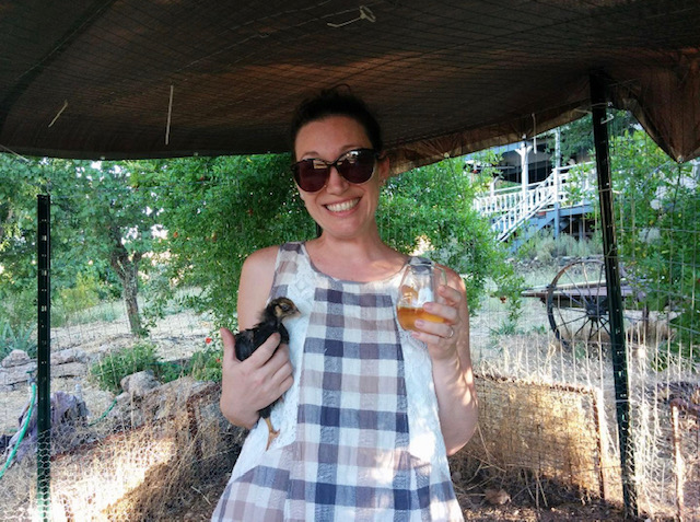 Johanna with chicken and wine